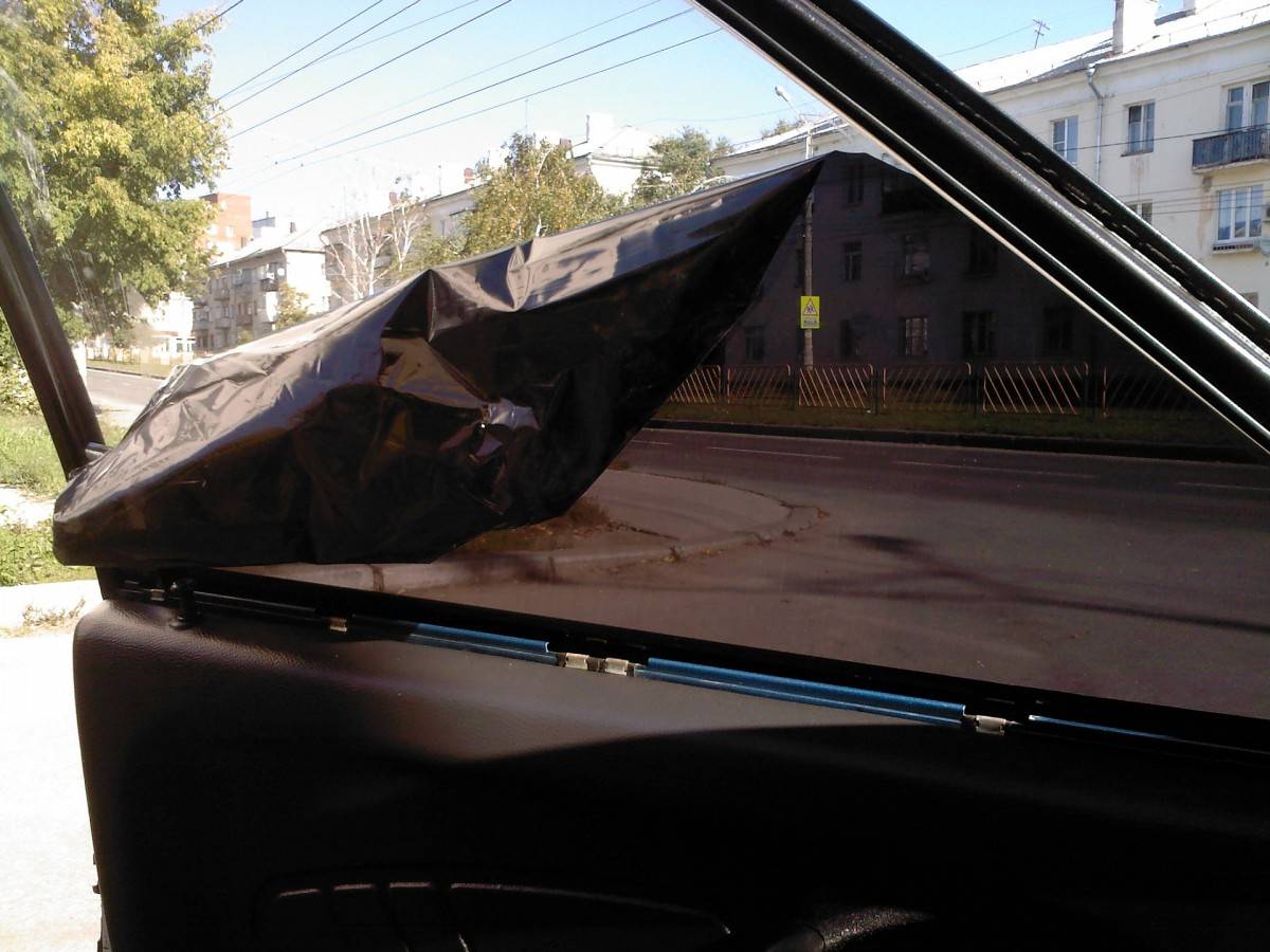 Силиконовая плёнка на стекло автомобиля